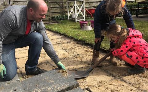 Meer groen in de tuin en in de straat beperkt overlast door klimaatverandering - zoals hitte, droogte en wateroverlast door piekbuien.
