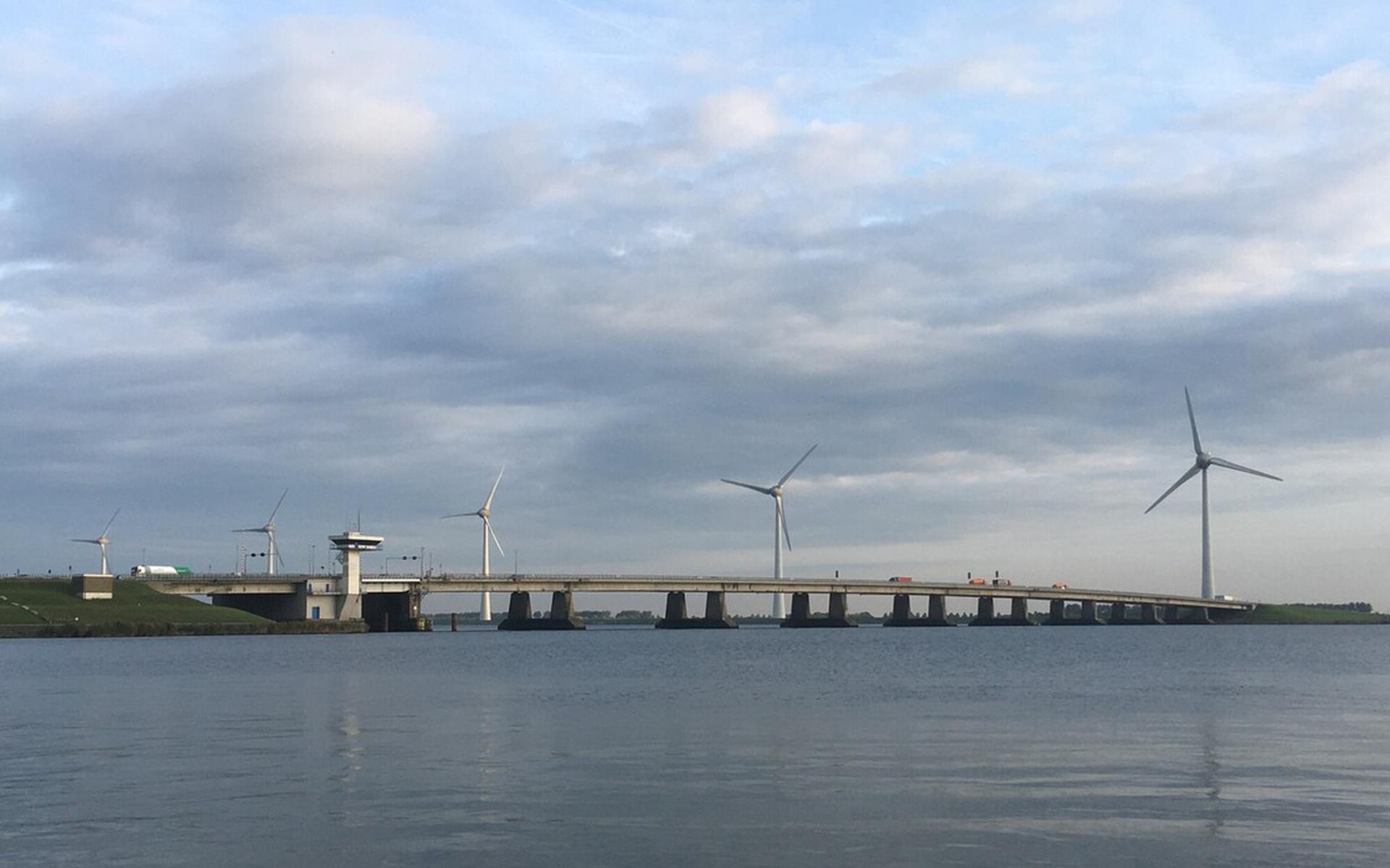 Rijkswaterstaat voert van vrijdag 9 juni tot maandag 12 juni werkzaamheden uit aan de Ketelbrug in de A6. 
