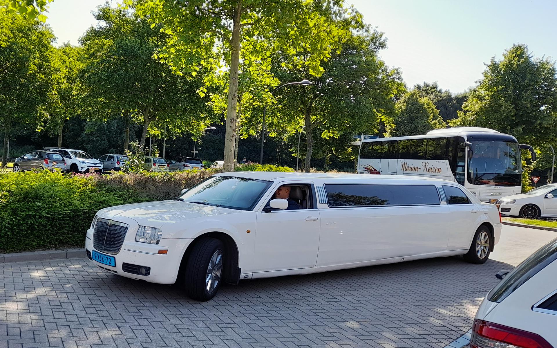 De veertien finalisten arriveren op 8 juni in een limousine bij De Kubus in Lelystad.