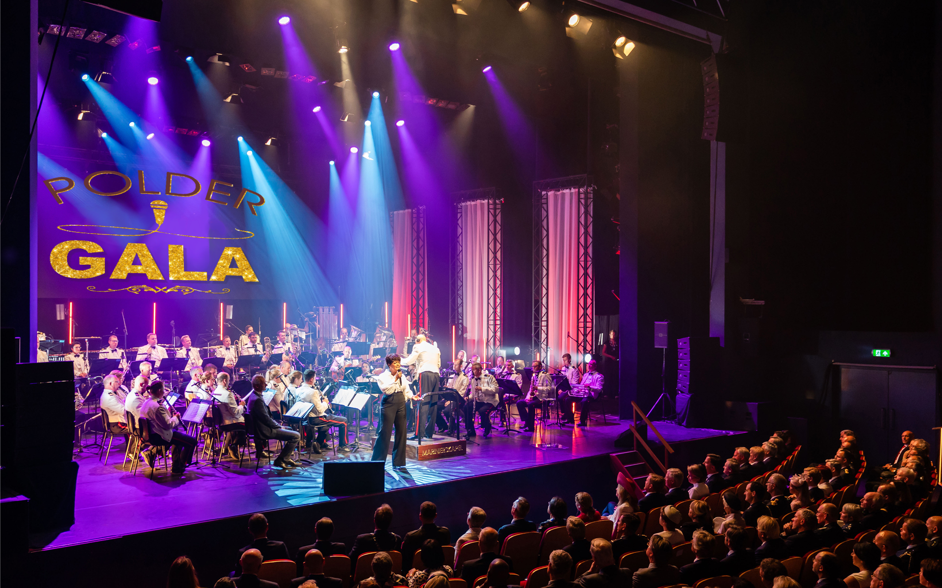 De Marinierskapel der Koninklijke Marine is de begeleidingsband tijdens het Poldergala.