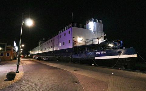 De Rossini, het schip dat vluchtelingen opvangt is, woensdag 23 maart 2022 aangekomen in de haven van Urk. 