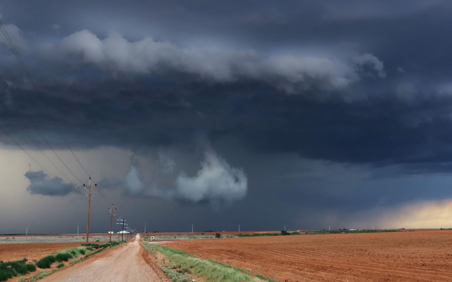 Weatherman Robert De Vries hunts hurricanes in America